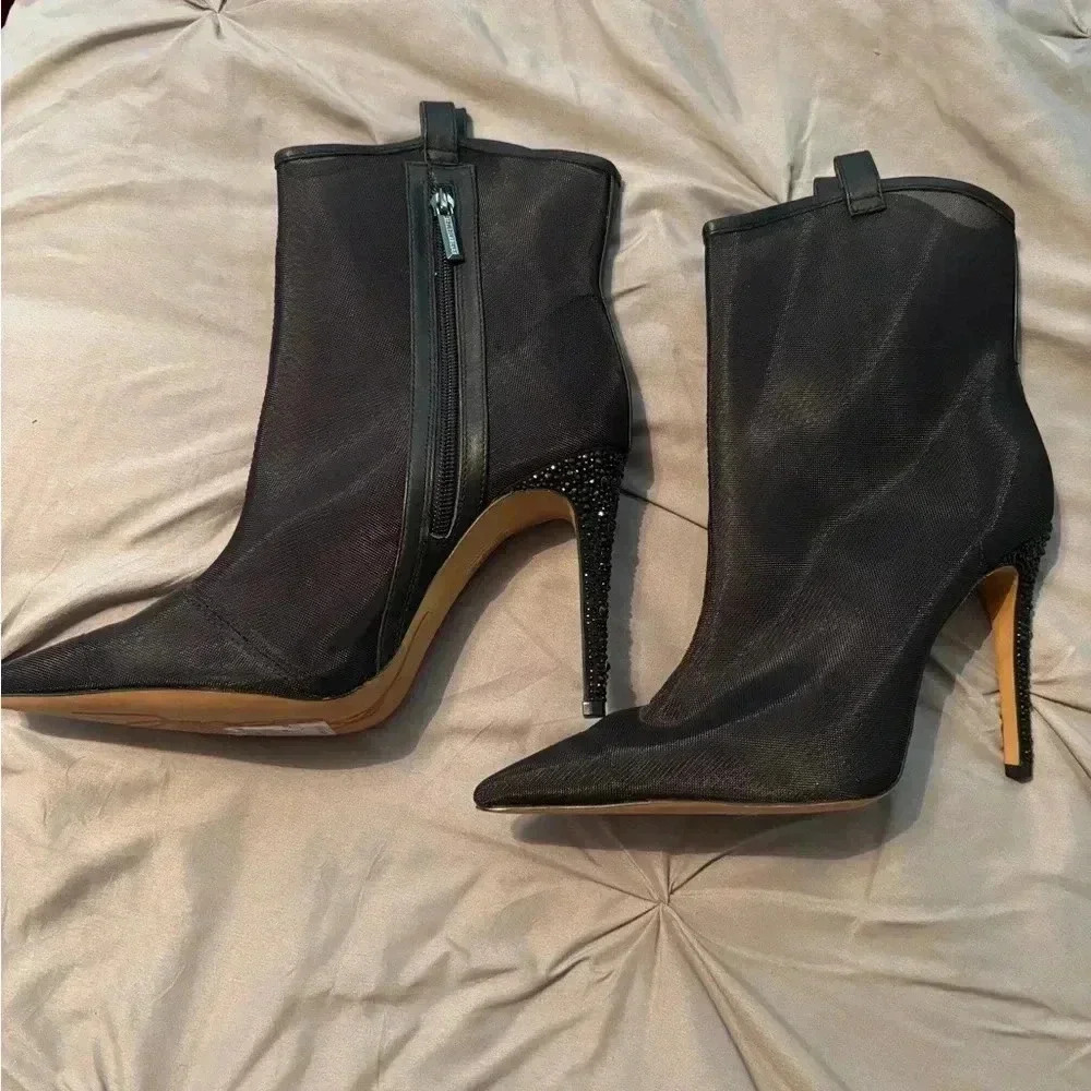 Karl lagerfeld Paris Clea Western Booties size 9M /40B